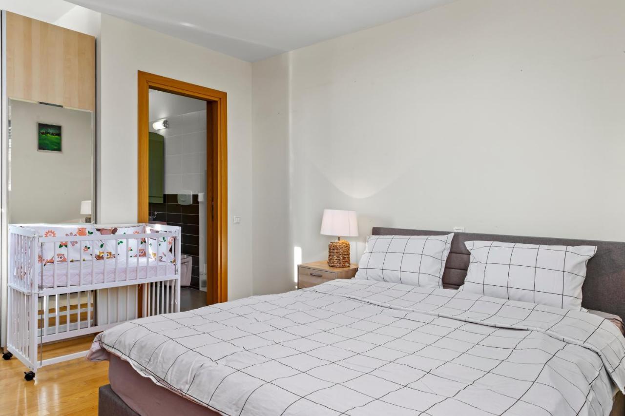 125 Sqm Family Friendly With Kids Room Bukarest Exteriör bild