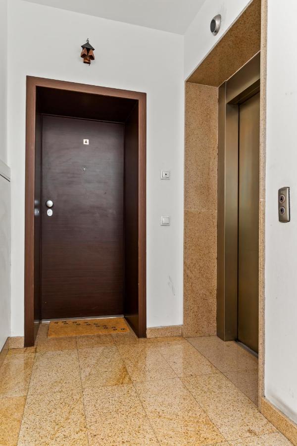 125 Sqm Family Friendly With Kids Room Bukarest Exteriör bild