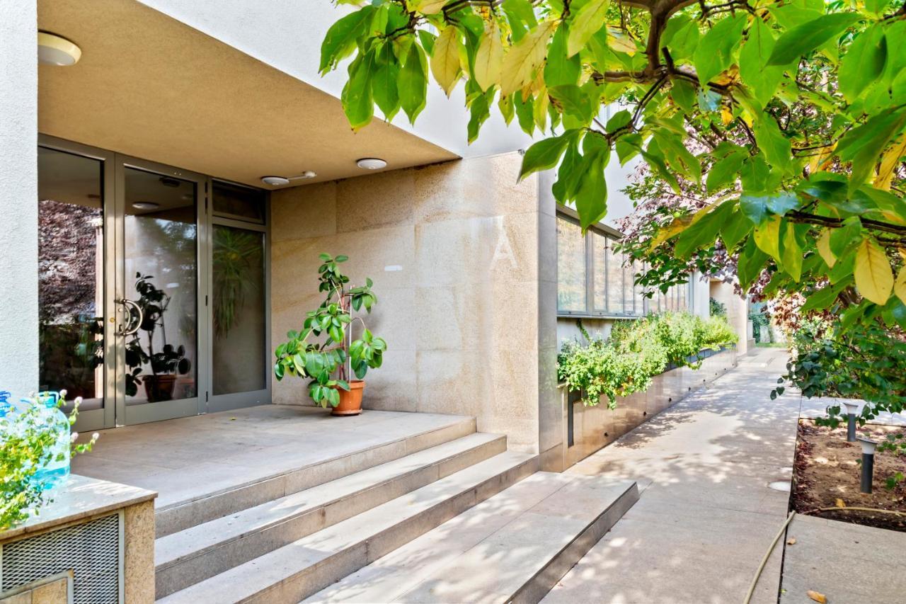 125 Sqm Family Friendly With Kids Room Bukarest Exteriör bild