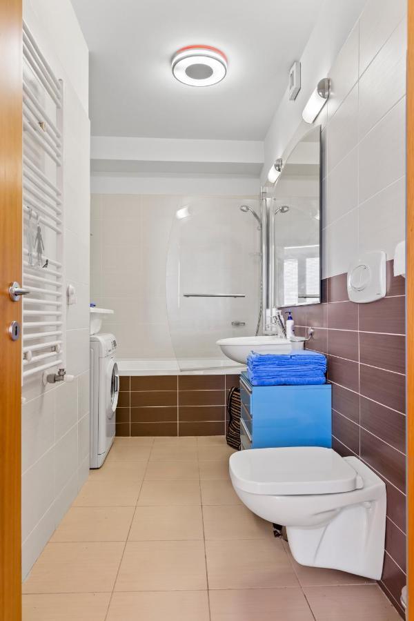 125 Sqm Family Friendly With Kids Room Bukarest Exteriör bild