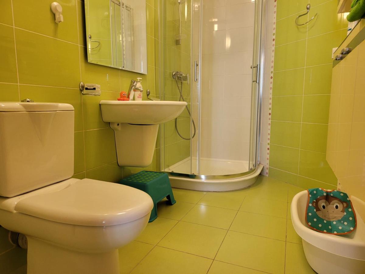 125 Sqm Family Friendly With Kids Room Bukarest Exteriör bild