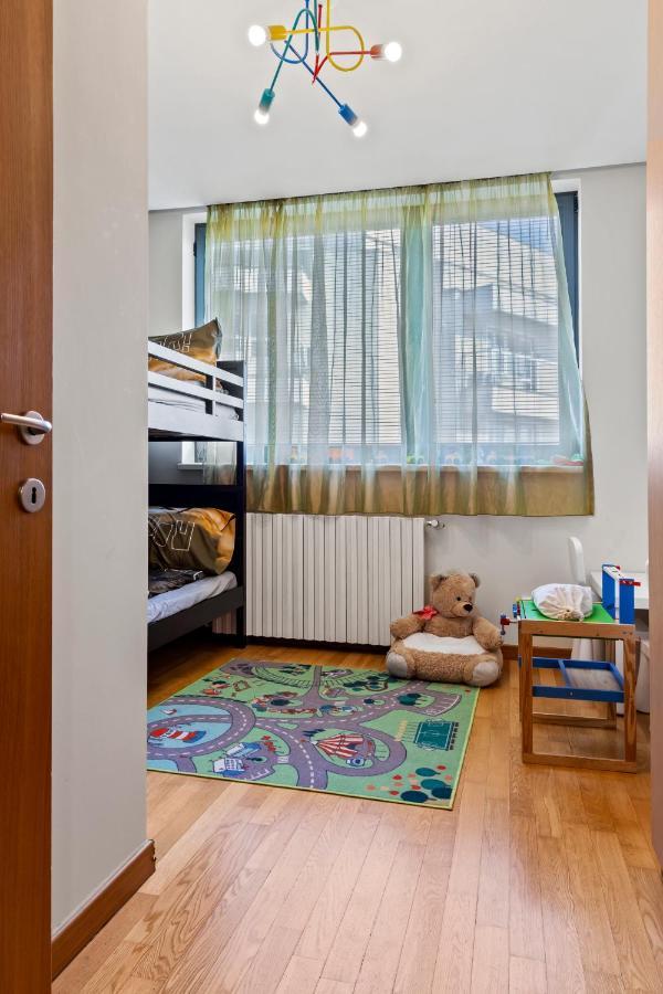 125 Sqm Family Friendly With Kids Room Bukarest Exteriör bild