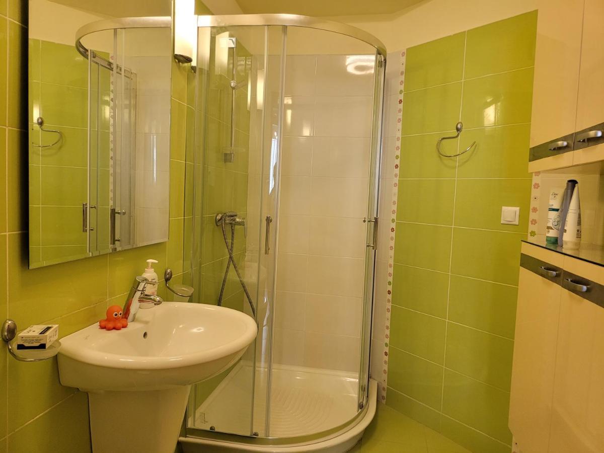 125 Sqm Family Friendly With Kids Room Bukarest Exteriör bild