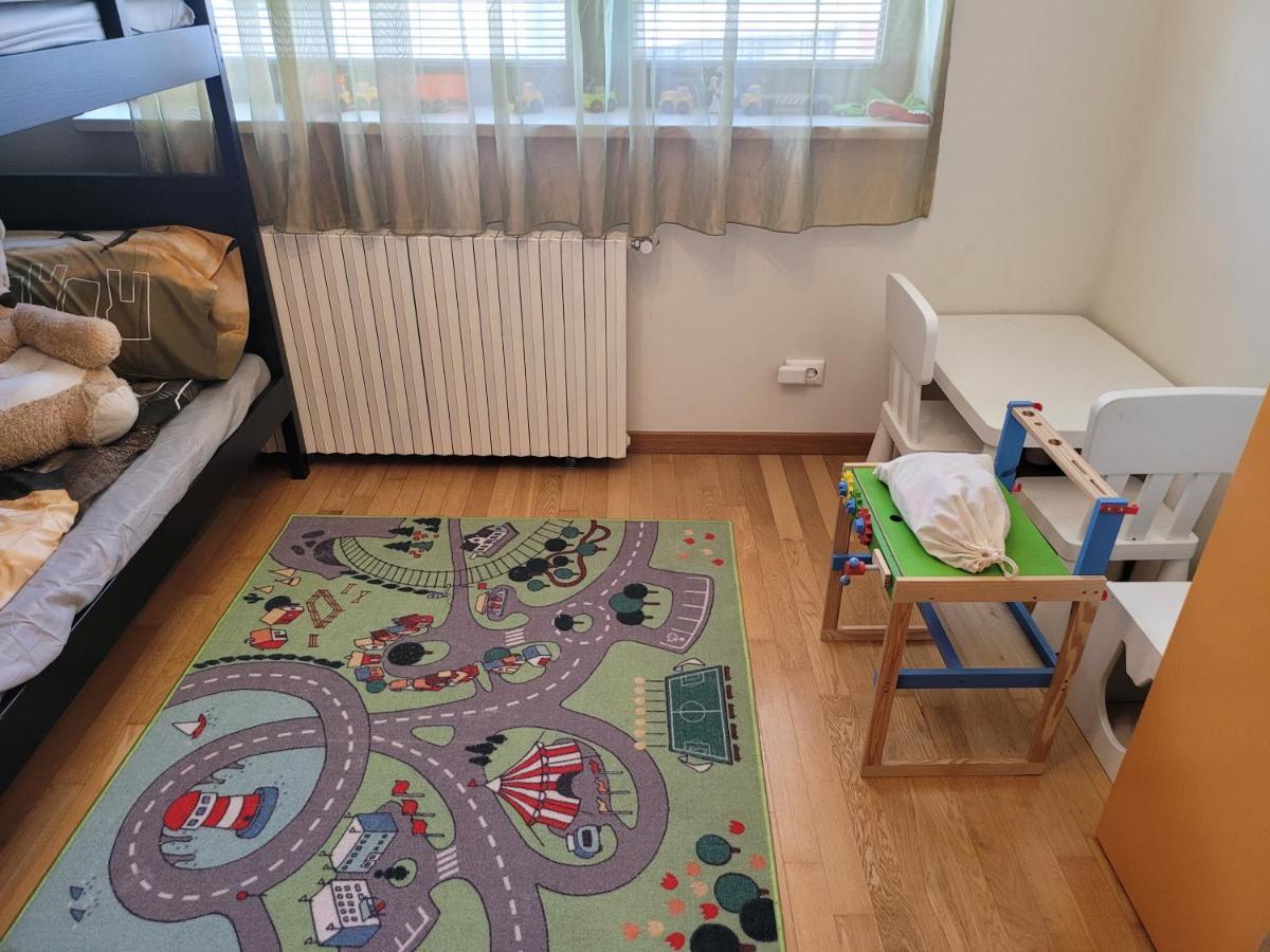 125 Sqm Family Friendly With Kids Room Bukarest Exteriör bild