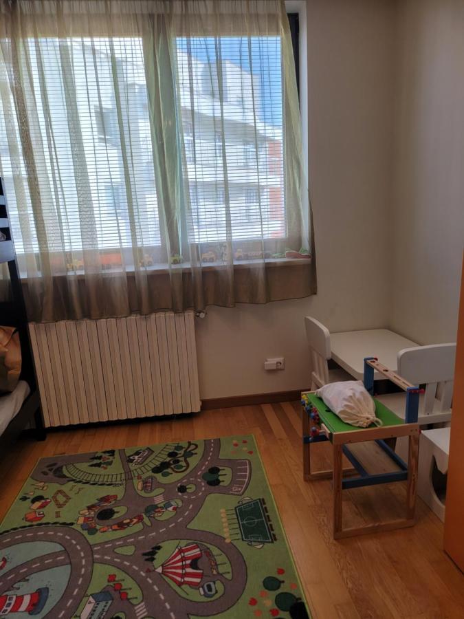 125 Sqm Family Friendly With Kids Room Bukarest Exteriör bild